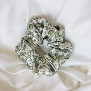 Chouchou en soie vert dinosaure Dino, chouchou en soie, cadeau de demoiselle d'honneur pour son professeur, cadeau de Noël, cadeau de mariage