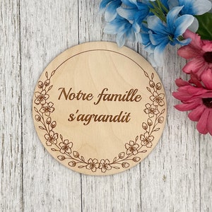 Pastille de bois annoncement de grossesse « Notre famille s'agrandit » souvenir, nouveau parent