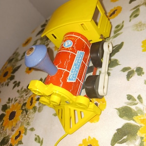 Vintage 1964 Fisher Price Train #643 TooT-Toot Train Engine