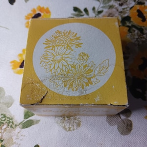 Vintage Lilian Vernon Yellow Daisy Porcelain Trinket Collector Box with Lid