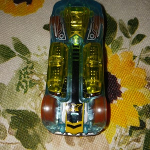 Vintage Hot Wheels 2004 RAYCERS Diecast