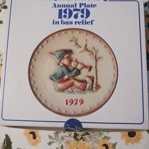 M.J. Hummerl/ Annual Plate 1979 in bas relief/ Made In Germany
