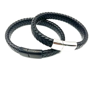 Handcrafted Masculine Men&#39;s Leather Bracelet