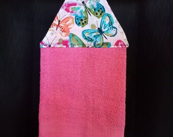 Hängendes Handtuch mit Schmetterlingen