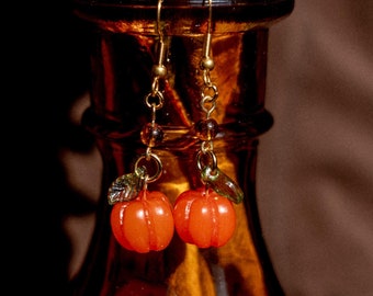 Pottsfield Kürbis Ohrringe: Goblinkern Herbstschmuck