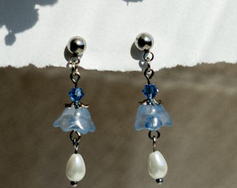 Feengarten-Ohrringe: Zierliche Glockenblumentropfen, Feenkern-Schmuck