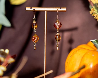 Herbst Ahorn Ohrringe: Goblinkern Herbst Schmuck, Perlen Ohrringe, Whimsigoth, Cottagecore, über die Garten Mauer