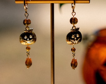 Autumn Pumpkin Earrings, Goblincore Fall Jewelry, Beaded Dangle Earrings, Whimsigoth Cottagecore Halloween Earrings