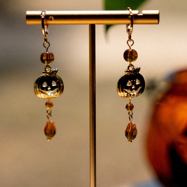 Autumn Pumpkin Earrings, Goblincore Fall Jewelry, Beaded Dangle Earrings, Whimsigoth Cottagecore Halloween Earrings