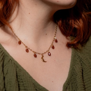 Collana Sole e Luna in Oro: Gioielli Celestiali con Perline di Vetro