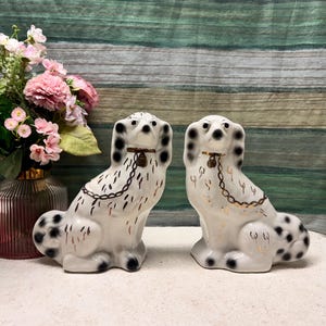 Par de perros de Staffordshire vintage. Perros antiguos para chimenea de 24 cm.