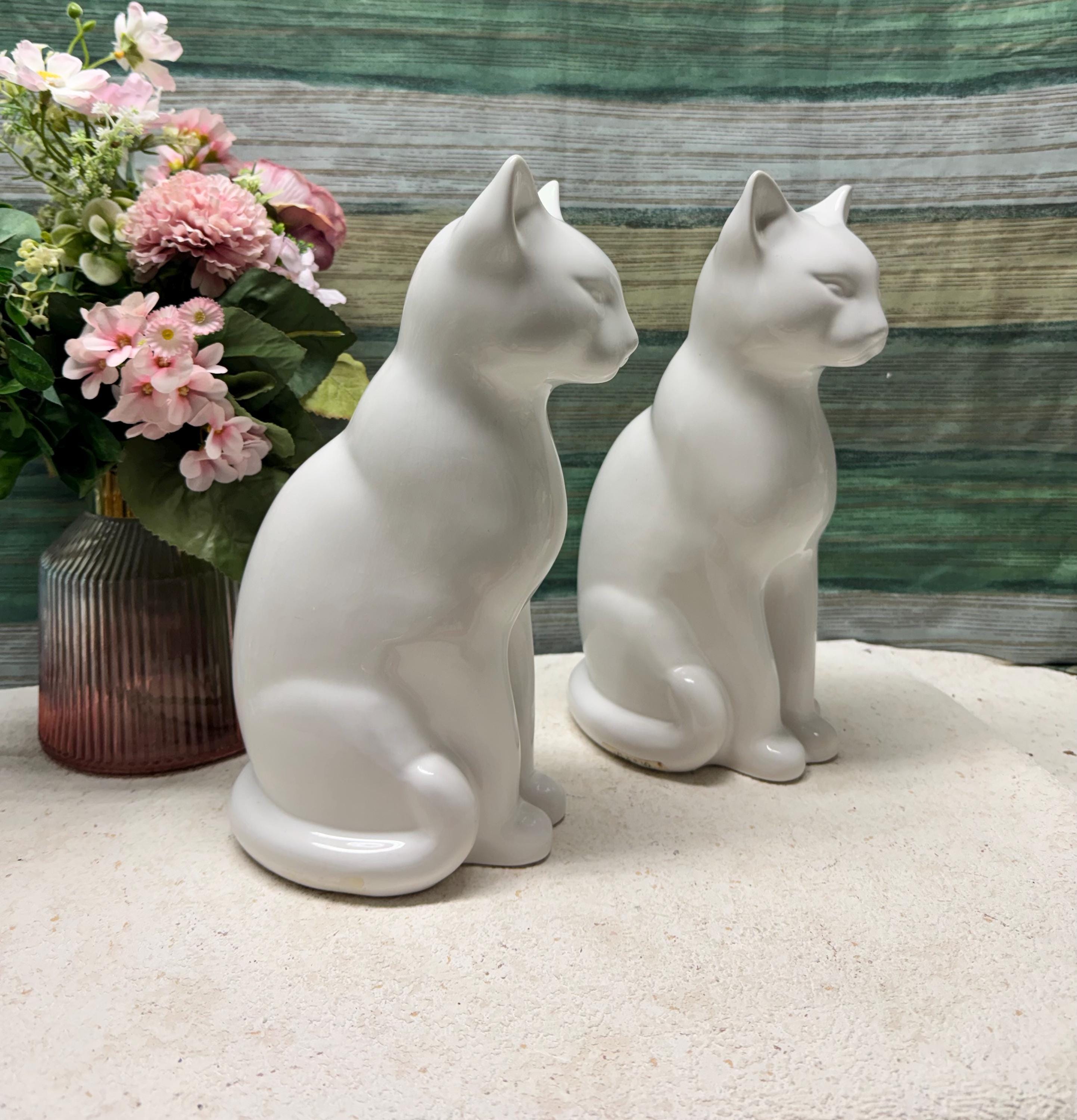 白磁 猫 明治 瀬戸輸出磁器 里帰り品 古道具 アンティーク オブジェ 白磁 猫 明治の瀬戸輸出磁器 里帰り品 古道具 アンティーク オブジェ