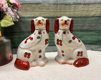 Prachtig paar klassieke Staffordshire-spaniëls – handgeschilderd door Arthur Wood – 22 cm