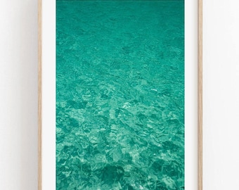 Arte de parede com fotografia de água turquesa, estampa do oceano em tons de verde-azulado, decoração minimalista de praia, com ou sem moldura.