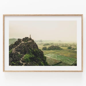 Arte murale vietnamita Paesaggio Montagna Fotografia Arte murale verde scuro Verde oliva Fotografia di viaggio in Vietnam Stampa Arte naturalistica vietnamita