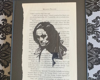 Arte de página de libro de silueta de cuervo enmarcado