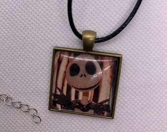 Collar con colgante cuadrado de Jack Skellington