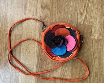 Monedero de flor de rosa multicolor a base de naranja