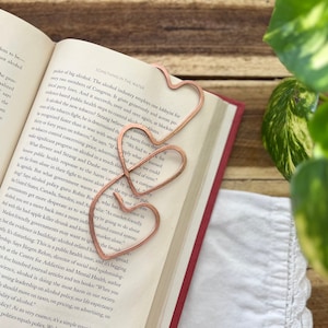 Segnalibro fatto a mano a forma di cuore infinito in rame: regalo per amanti dei libri, gioielli, libri, cancelleria