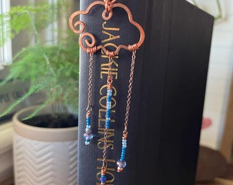 Marcador de libros con cuentas de nube de lluvia, gancho para libros, marcapáginas de cobre hecho a mano: joya de libros, regalo para lectores, club de lectura, regalo para el séptimo aniversario.