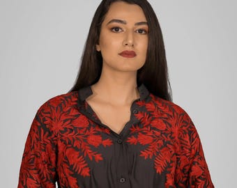 Camisa con botones de tulipán