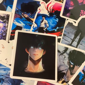 Solo Leveling inspirierte Aufkleber | Jinwoo inspirierte Aufkleber | Perfektes Geschenk für Anime und Manga Liebhaber Perfekt zum Dekorieren Ihrer persönlichen Gegenstände