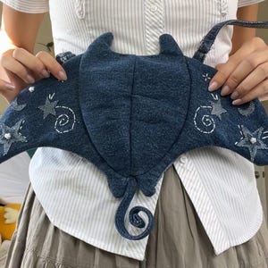 Manta ray bag PDF pattern by janiesdaisies | upcycle old jeans/denim image 7
