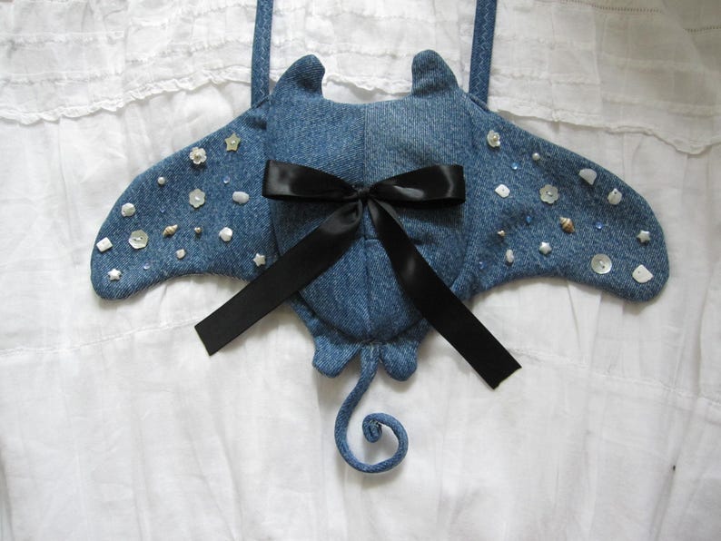 Manta ray bag PDF pattern by janiesdaisies | upcycle old jeans/denim image 6