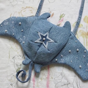 Manta ray bag PDF pattern by janiesdaisies | upcycle old jeans/denim image 3