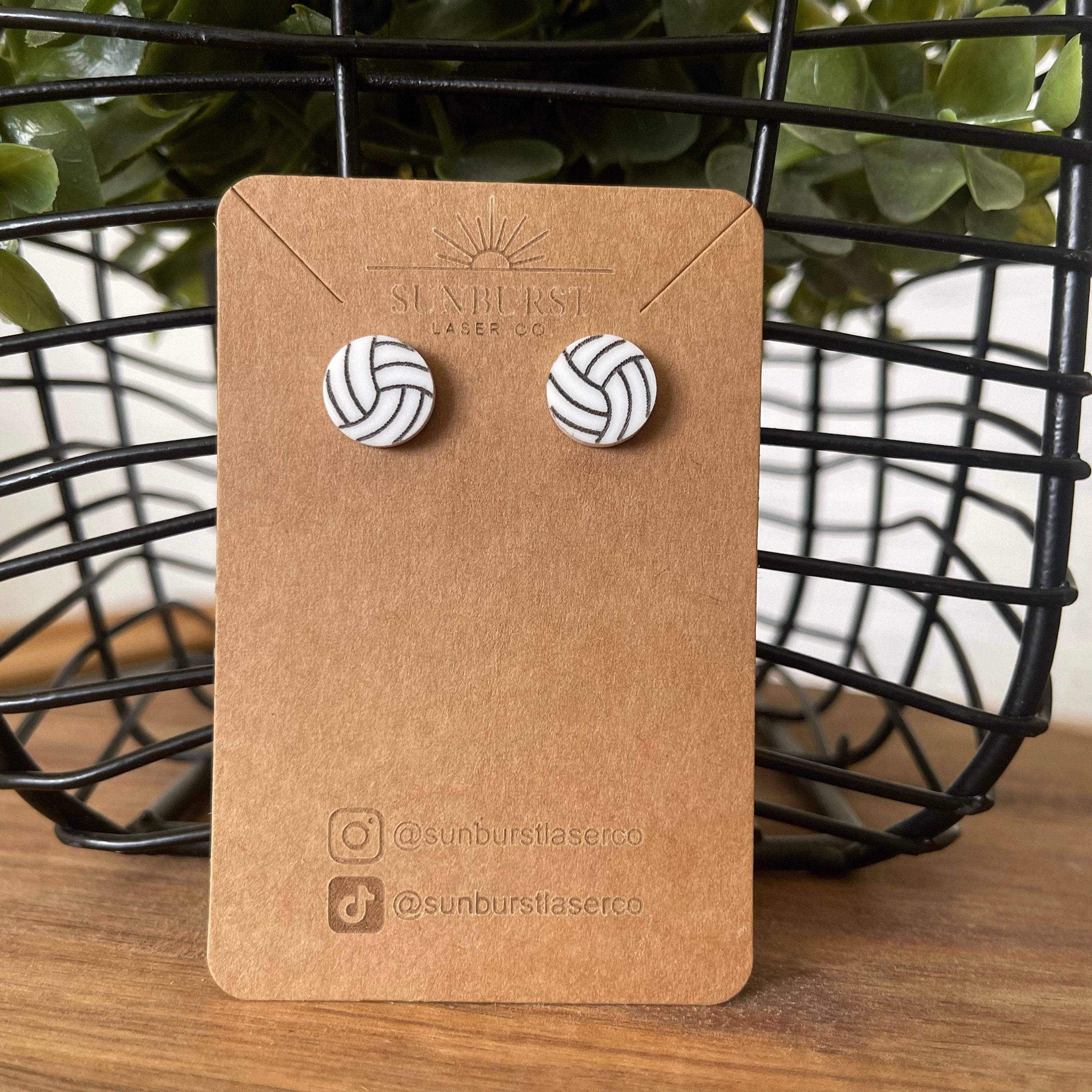 Mom Basketball / Soccer / Volleyball Design Dangle Earrings Simple Sporty Style Wooden Jewelry, Jewels Creative Sports Game Day Earrings, 0.99
