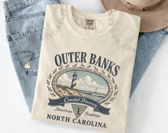 Camiseta de Outer Banks / Camiseta vintage de la costa de Carolina del Norte / Camiseta con estampado de faro / Regalo con insignia de playa / Camiseta retro de naturaleza costera