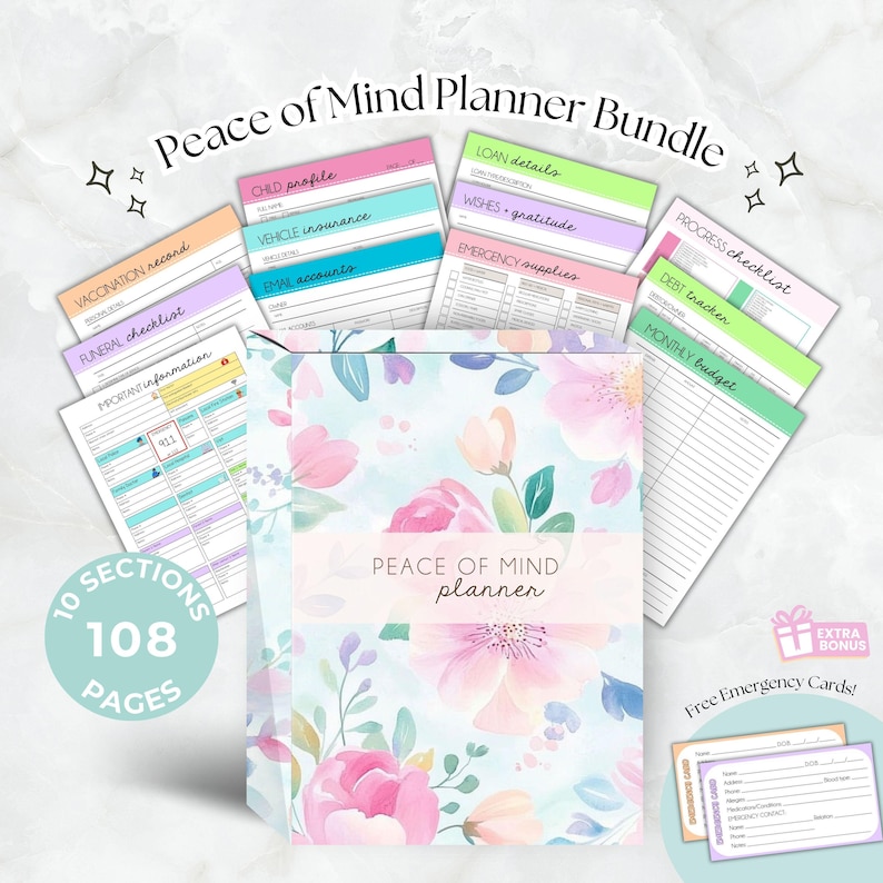 Op de afbeelding: Een map met een bloemenpatroon met de tekst "Peace of Mind Planner" op de voorkant. De map bevat 10 secties en 108 pagina's. De afbeelding toont ook verschillende pagina's uit de planner, waaronder secties voor vaccinatieregisters, begrafenischecklist, kinderprofiel, autoverzekering, e-mailaccounts, leninggegevens, wensen en dankbaarheid, noodvoorraden, voortgangschecklist, schuldenvolger en maandelijks budget. De afbeelding bevat ook een bonusset met gratis noodkaarten.