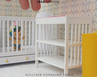 Gulliver fasciatoio in miniatura ispirato a Ikea per casa delle