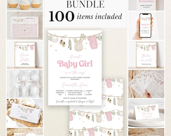 Könnte beinhalten: Ein Babyparty-Set mit 100 Artikeln, darunter Einladungen, Schilder, Anhänger und Etiketten. Das Design zeigt eine Wäscheleine mit rosa Babykleidung, Schuhen und Grünpflanzen auf weißem Hintergrund mit dem Text Baby Shower Bundle.