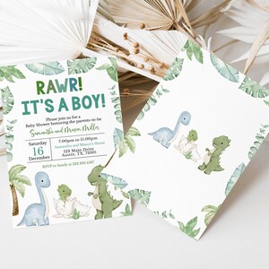 K&ouml;nnte beinhalten: Babyparty-Einladung mit Dinosaurier-Motiv. Der Text "RAWR! IT'S A BOY!" ist in Gr&uuml;n und Blau gehalten. Das Design zeigt Aquarellillustrationen von Dinosauriern und tropischen Bl&auml;ttern. Datum und Uhrzeit der Veranstaltung sind ebenfalls angegeben.