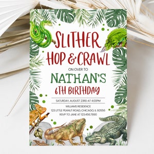 以下が含まれることがあります： 6歳の誕生日パーティーの緑、赤、白の招待状。招待状は、ヘビ、カメレオン、ワニがいるジャングルをテーマにしています。テキストは「Slither Hop & Crawl On Over To Nathan's 6th Birthday」です。
