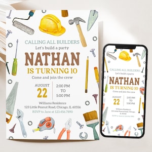 Puede incluir: Una invitación de cumpleaños con temática de construcción. La invitación presenta ilustraciones de acuarela de herramientas y un casco amarillo. El texto dice "Calling All Builders" y anuncia el décimo cumpleaños de Nathan.