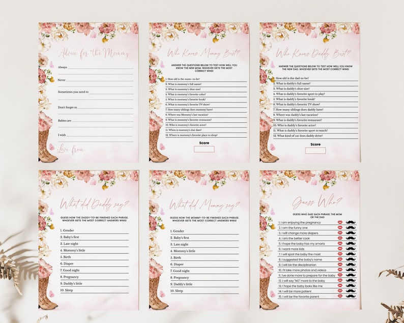 Op de afbeelding: Een set van zes babyshower-spelkaarten met een bloemendesign van roze en witte bloemen, vlinders en een cowboylaars. De kaarten bevatten titels zoals Advice for the Mommy, Who Knows Mommy Best, Who Knows Daddy Best en Guess Who.