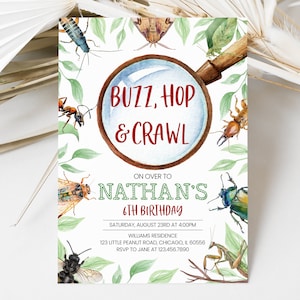 Könnte beinhalten: Eine weiße Einladung mit grünen Blättern und bunten Insekten. Der Text lautet "Buzz, Hop & Crawl" mit einer Lupe über den Worten. Die Einladung ist für Nathans 6. Geburtstag.