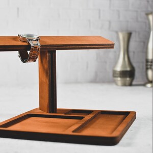 Prodotto digitale Organizzatore orologio gioielli stand DXF, SVG, AI braccialetto rack per donna in legno supporto dock display gioielli scrivania docking station