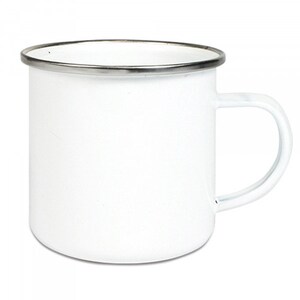 Pu&ograve; includere: Tazza in smalto bianco con bordo argentato e manico. La tazza &egrave; vuota e pronta per essere personalizzata.