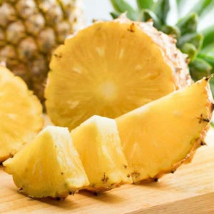 15+ Antigua Black Pineapple Seeds – Special Tropical Fruit, Unique Dark-Skinned Variety, Juicy Garden Favorite, Exotic Heirloom Planting