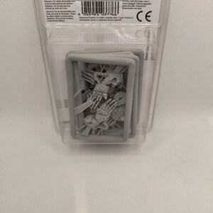 Warhammer 40,000 space marine lightning claws OOP