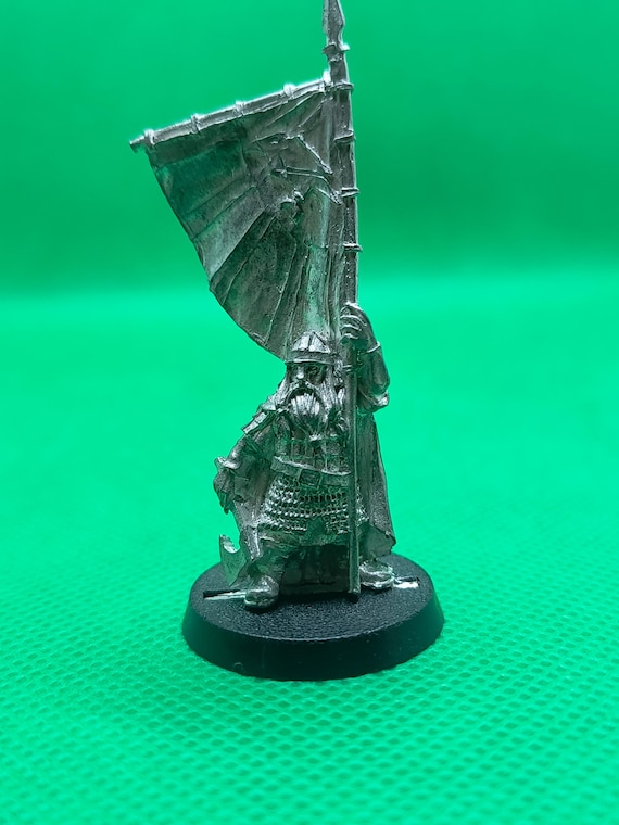 Metal banner and Captain Khazad Dhumm, mesbg