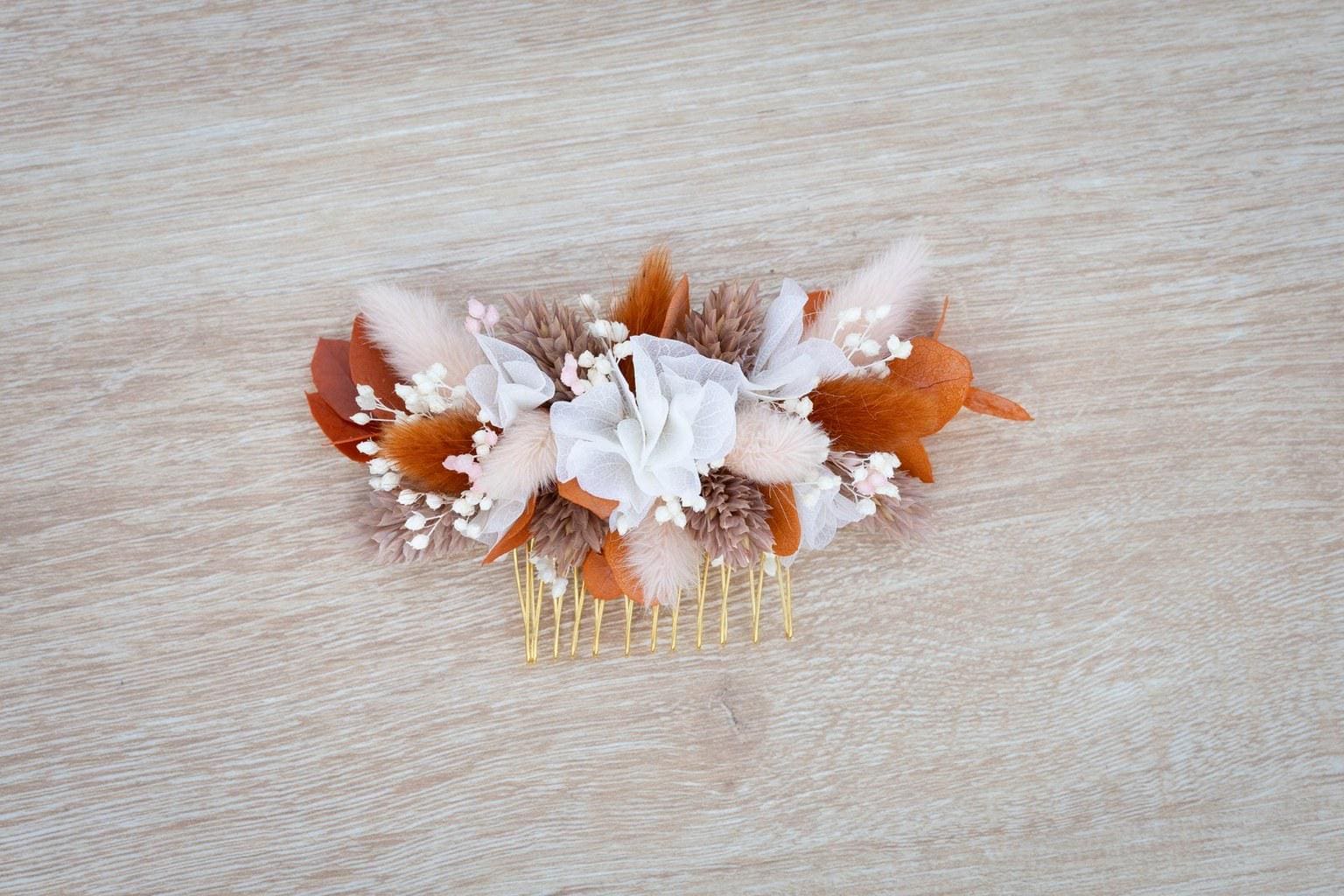 Peigne mariage bohème en fleurs séchées terracotta et rose poudré