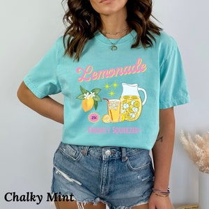 Vintage Lemonade Shirt for Women, Retro Lemonade Stand Tee, Summer Lemon T-Shirt, Best Seller, Comfort Colors 1717, Women’s 50’s Shirt.