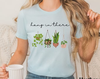Camisa Hang in There, camiseta con estampado de plantas, camiseta de amante de las plantas, camiseta de mujer con plantas, camiseta de mujer con plantas, superventas.