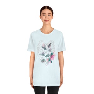 Camiseta de corazón geométrico, camiseta de flores, camiseta Cottagecore, camiseta Comfort, camiseta gráfica para mujer, camiseta linda, Bella Canvas 3001, Boho Chic. imagen 4