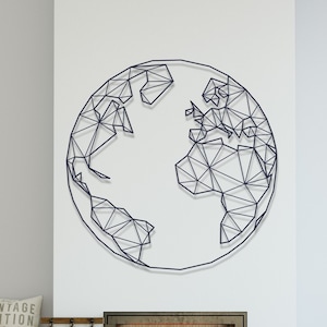Mapa del mundo geométrico de metal negro, arte de la pared del globo, regalo de inauguración de la casa, decoración elegante del hogar de metal, colgante de pared único, diseño moderno del mapa del mundo