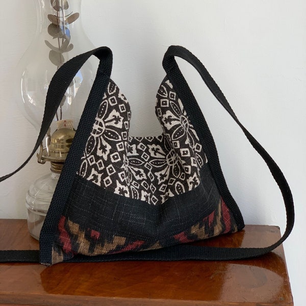 pochette avec bandoulière style ethnique, avec fermoir aimanté, léger et pratique, pour toutes les occasions, sac à main ethnique élégant.